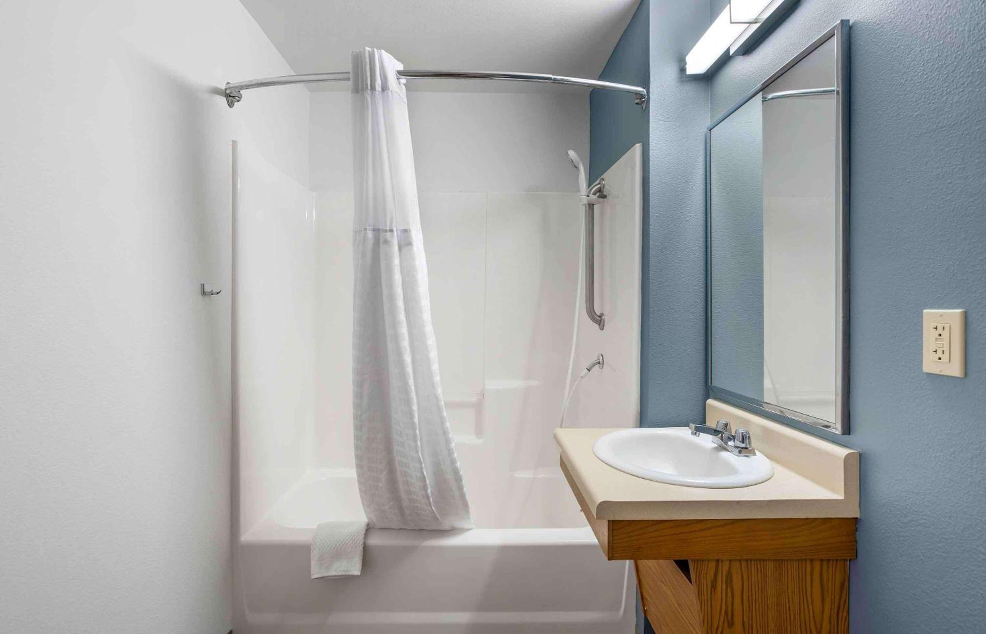 Extended Stay America Select Suites - Louisville - Airport Екстериор снимка
