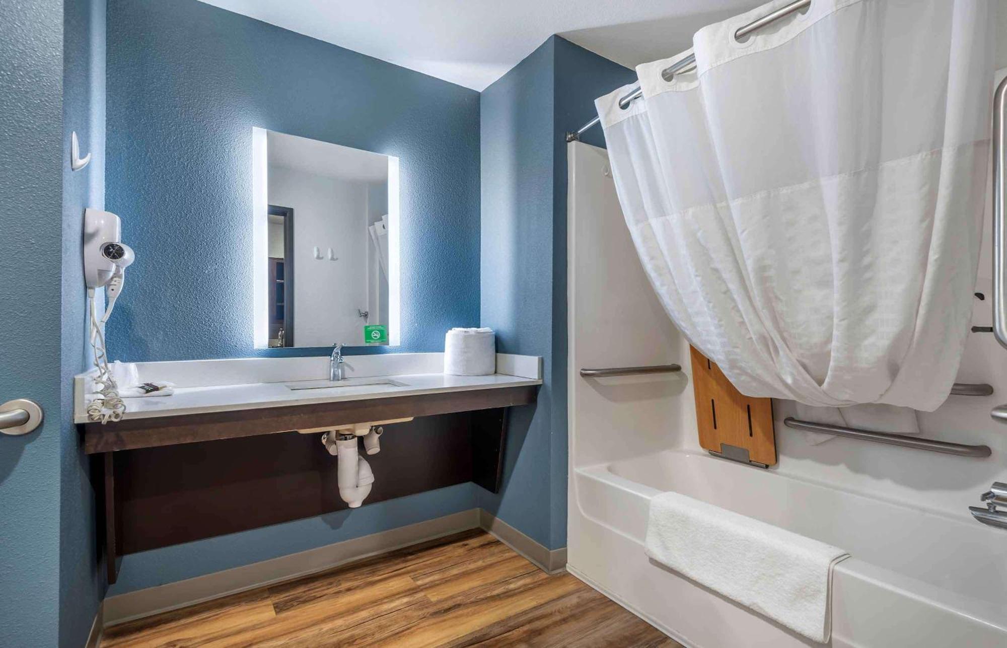 Extended Stay America Select Suites - Louisville - Airport Екстериор снимка