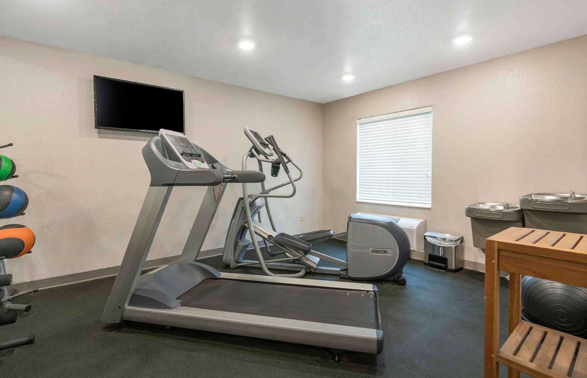 Extended Stay America Select Suites - Louisville - Airport Екстериор снимка