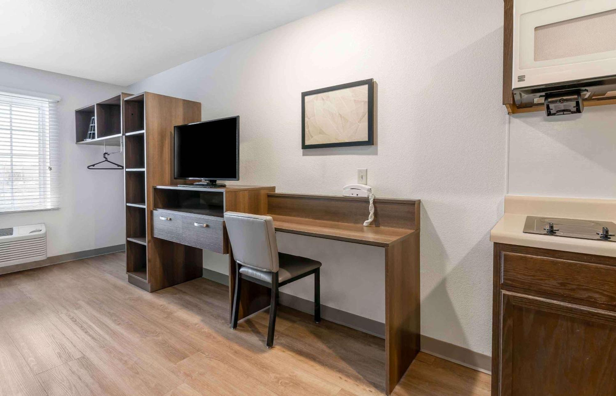 Extended Stay America Select Suites - Louisville - Airport Екстериор снимка