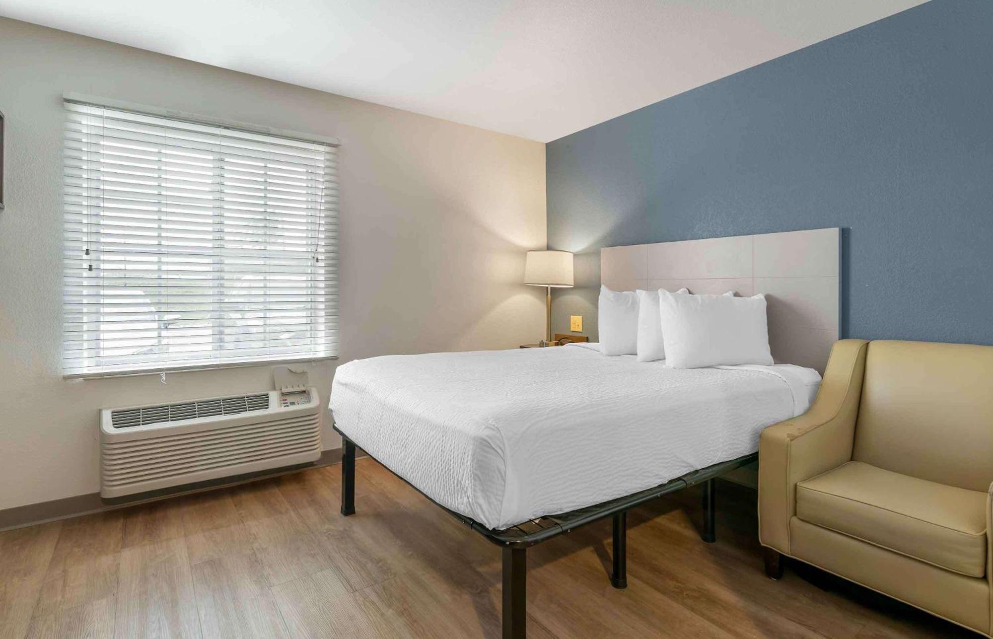 Extended Stay America Select Suites - Louisville - Airport Екстериор снимка