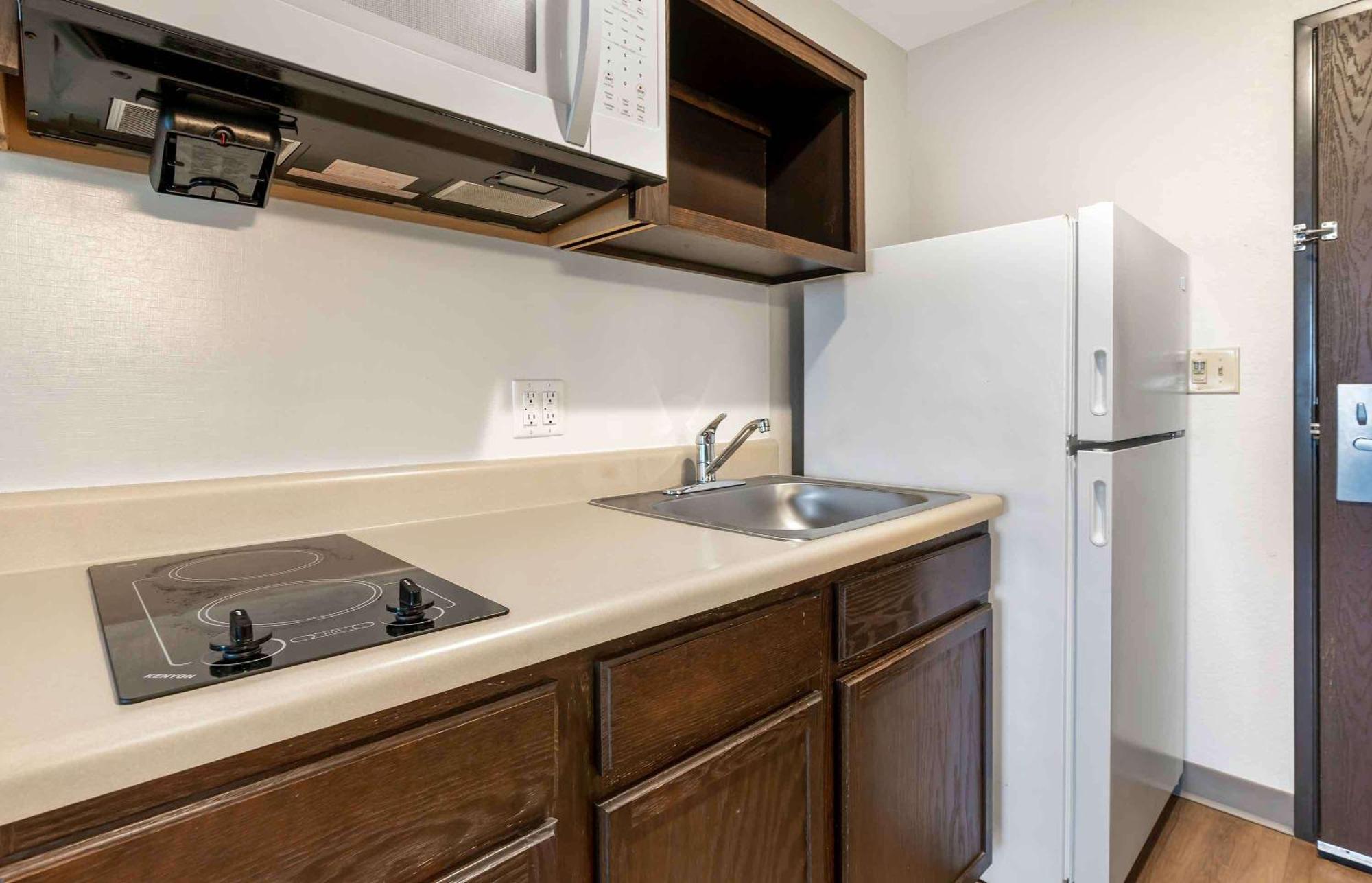 Extended Stay America Select Suites - Louisville - Airport Екстериор снимка