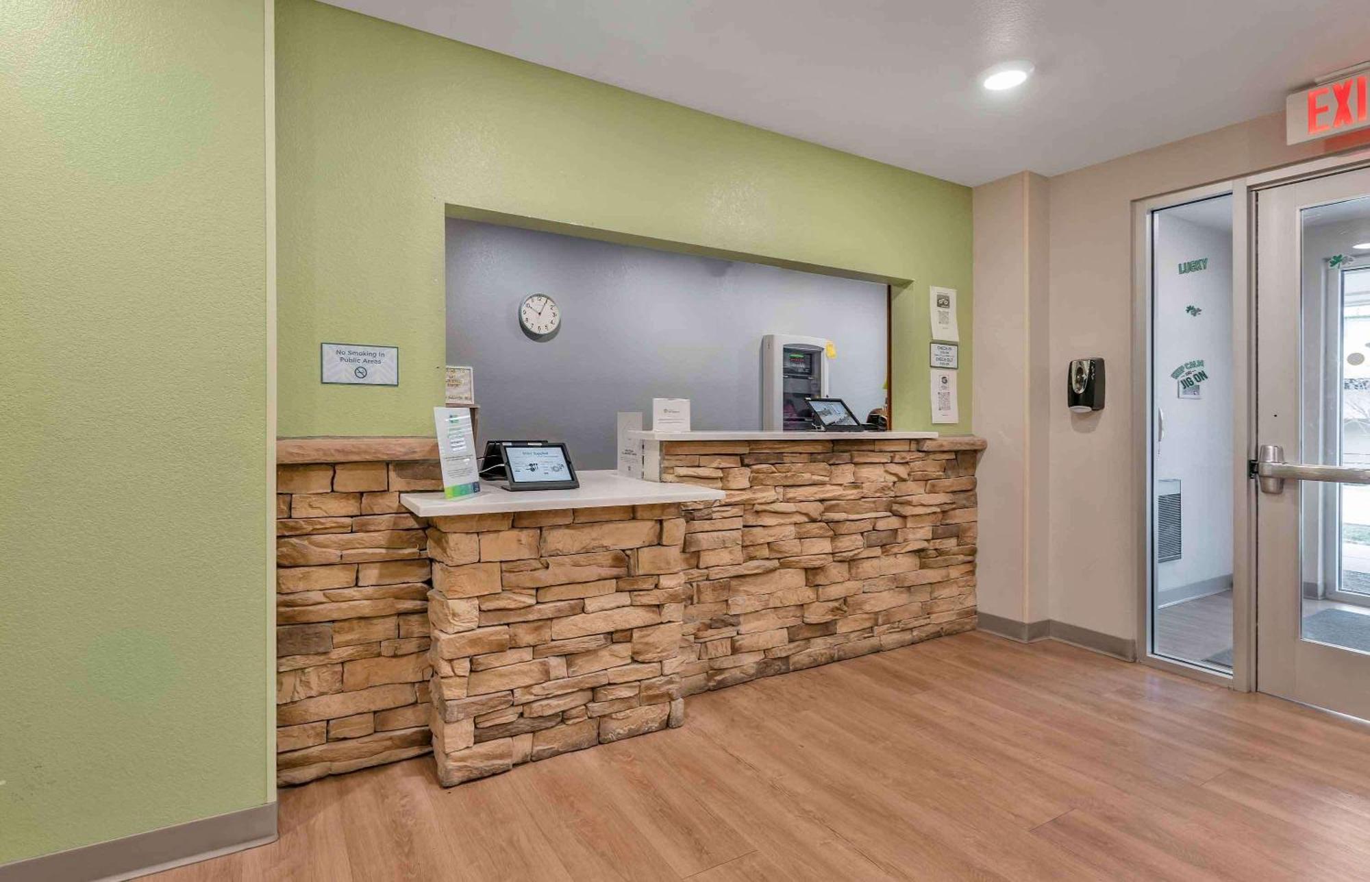 Extended Stay America Select Suites - Louisville - Airport Екстериор снимка