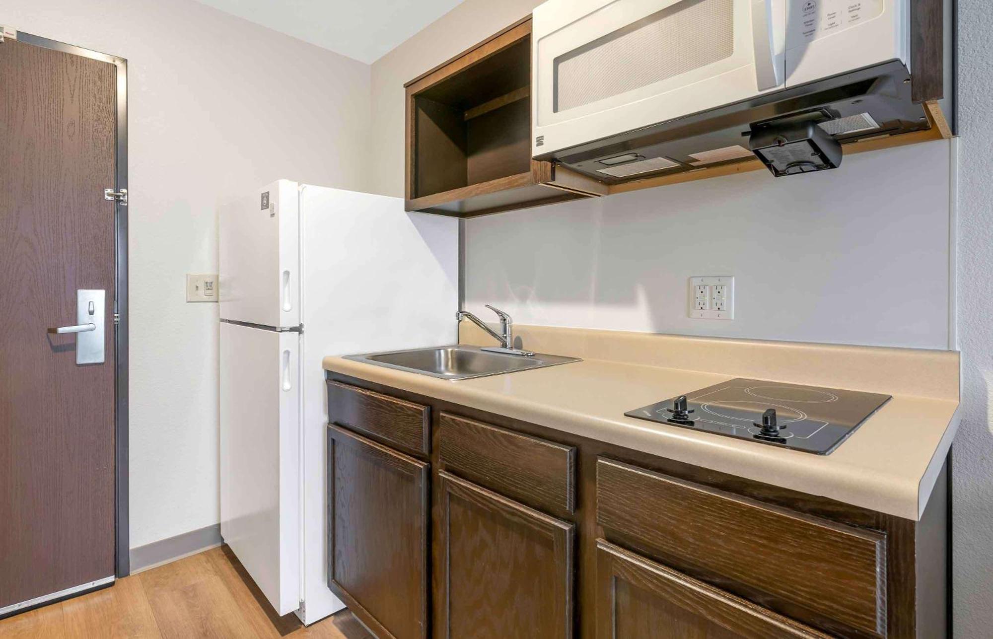 Extended Stay America Select Suites - Louisville - Airport Екстериор снимка