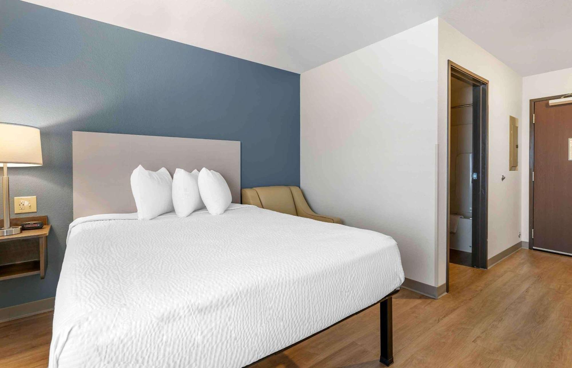 Extended Stay America Select Suites - Louisville - Airport Екстериор снимка