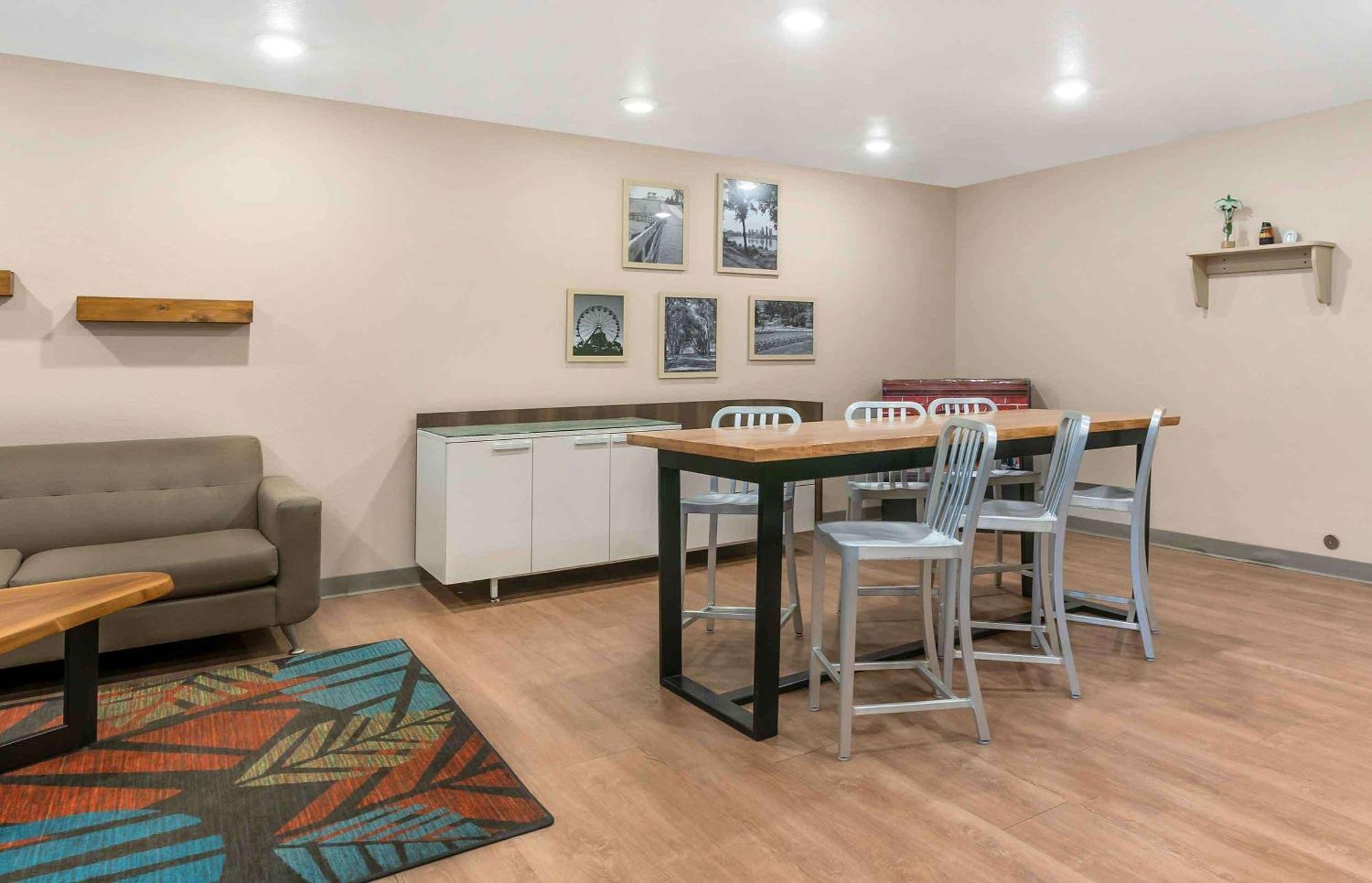 Extended Stay America Select Suites - Louisville - Airport Екстериор снимка