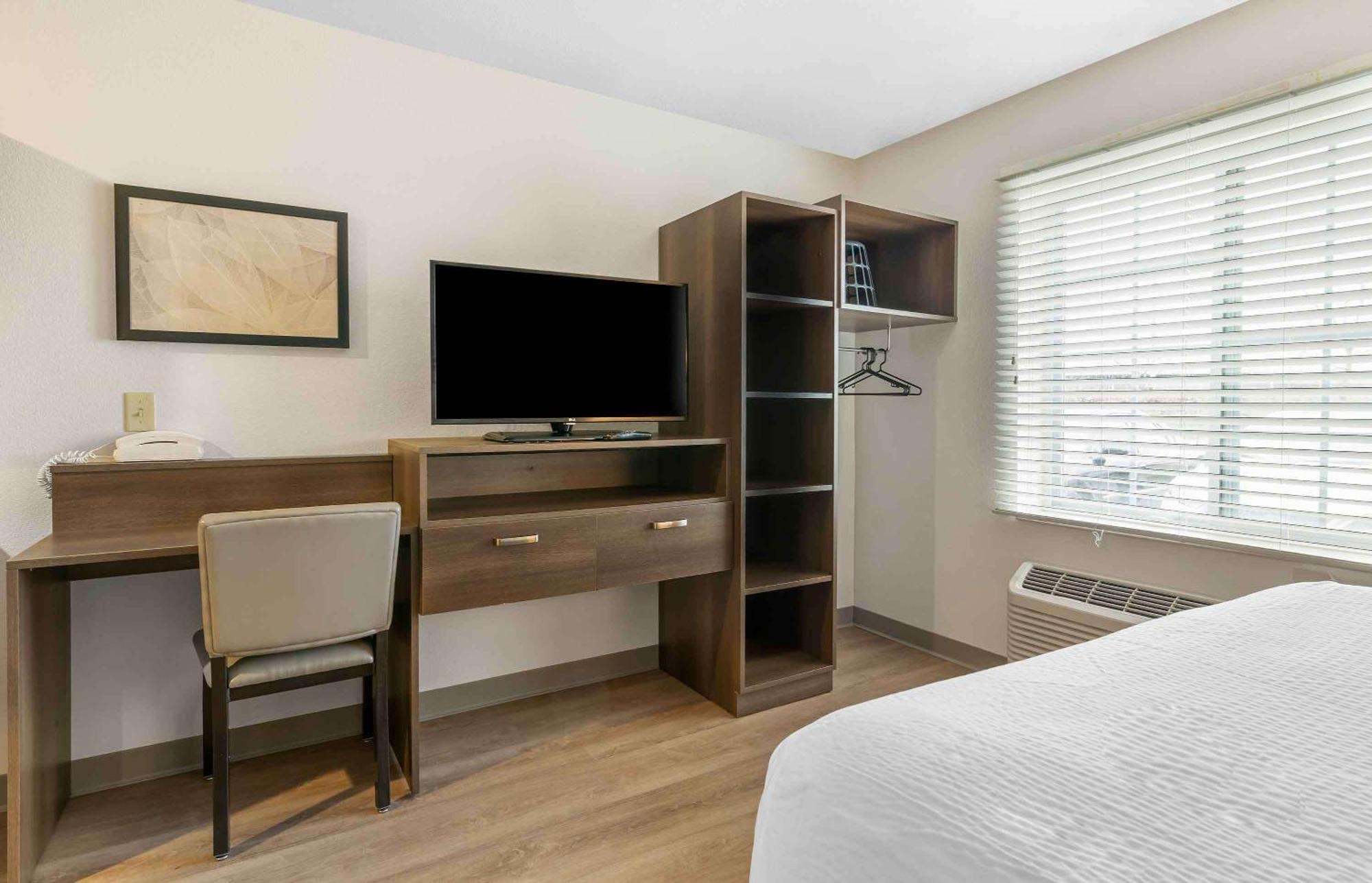 Extended Stay America Select Suites - Louisville - Airport Екстериор снимка